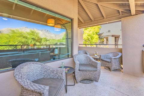 Ventana Getaway offers amazing views—stunning Ventana Canyon vistas from every angle! Experience the beauty of the landscape all around you.
