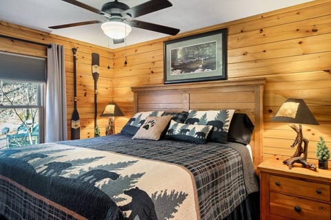 Couples or Family Cabin w/ Relaxing Water Feature