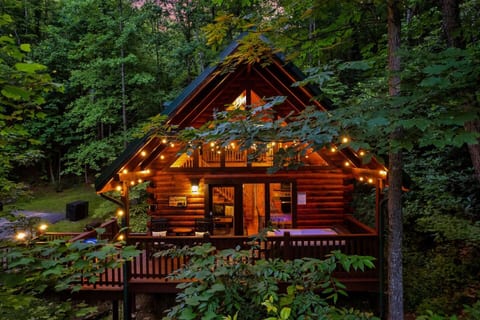 Couples or Family Cabin w/ Relaxing Water Feature