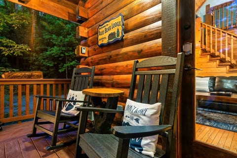 Couples or Family Cabin w/ Relaxing Water Feature