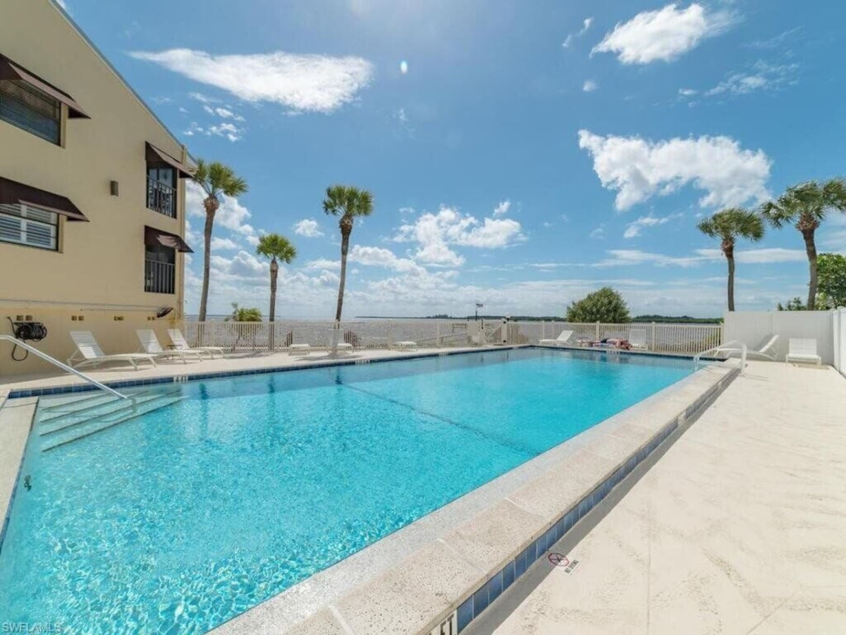 pro-fishing-dock-private-beach-paradise-escape-private-beach-heated-pool-fully-stocked-pets-welcome!/