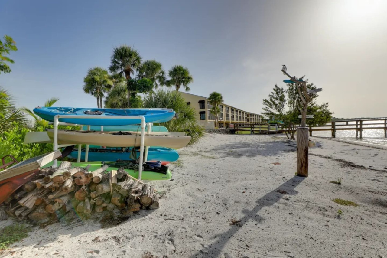 pro-fishing-dock-private-beach-paradise-escape-private-beach-heated-pool-fully-stocked-pets-welcome!/