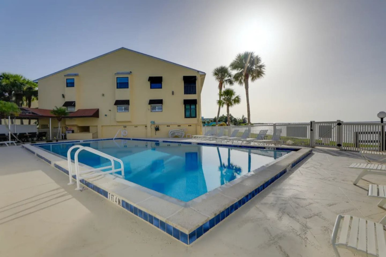 Pro Fishing Dock Private Beach Paradise Escape- Private Beach, Heated Pool, Fully Stocked, Pets Welcome! - Port Charlotte