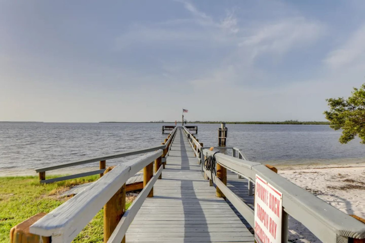 Pro Fishing Dock Private Beach Paradise Escape- Private Beach, Heated Pool, Fully Stocked, Pets Welcome! - Port Charlotte