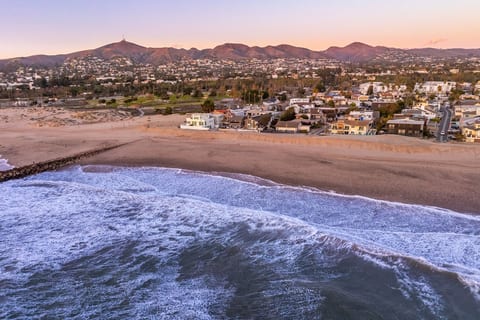 Ventura Beach Loft 38