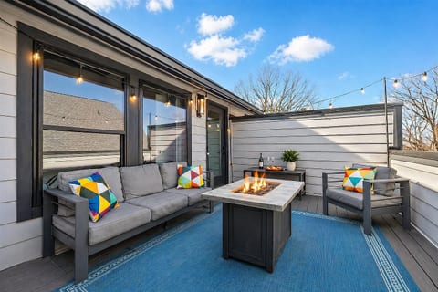 Traveler Oasis: LoSo Loft w/ Rooftop, Free Parking
