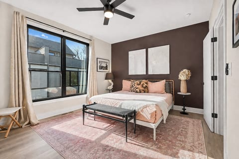 Traveler Oasis: LoSo Loft w/ Rooftop, Free Parking