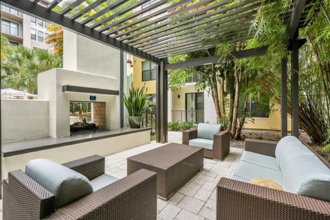 Tampa Tropical-Heated Saltwater Pool-10 Min to TPA