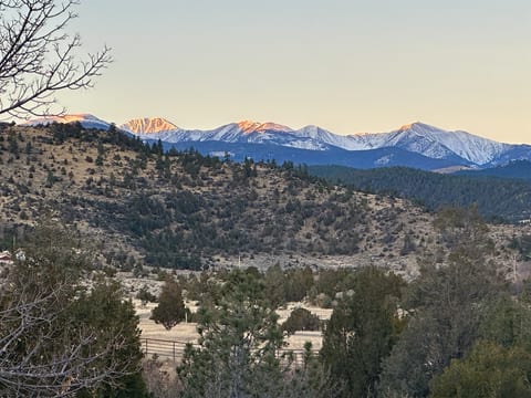 Highlands House - Montana Mountain Ranch Retreat