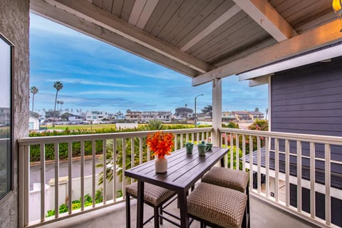 Enjoy Quality Family Time in a Spacious, Pet-Friendly Beachfront Home with Scenic Water Views!