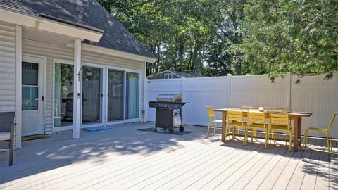 Sunny cottage near town/beach