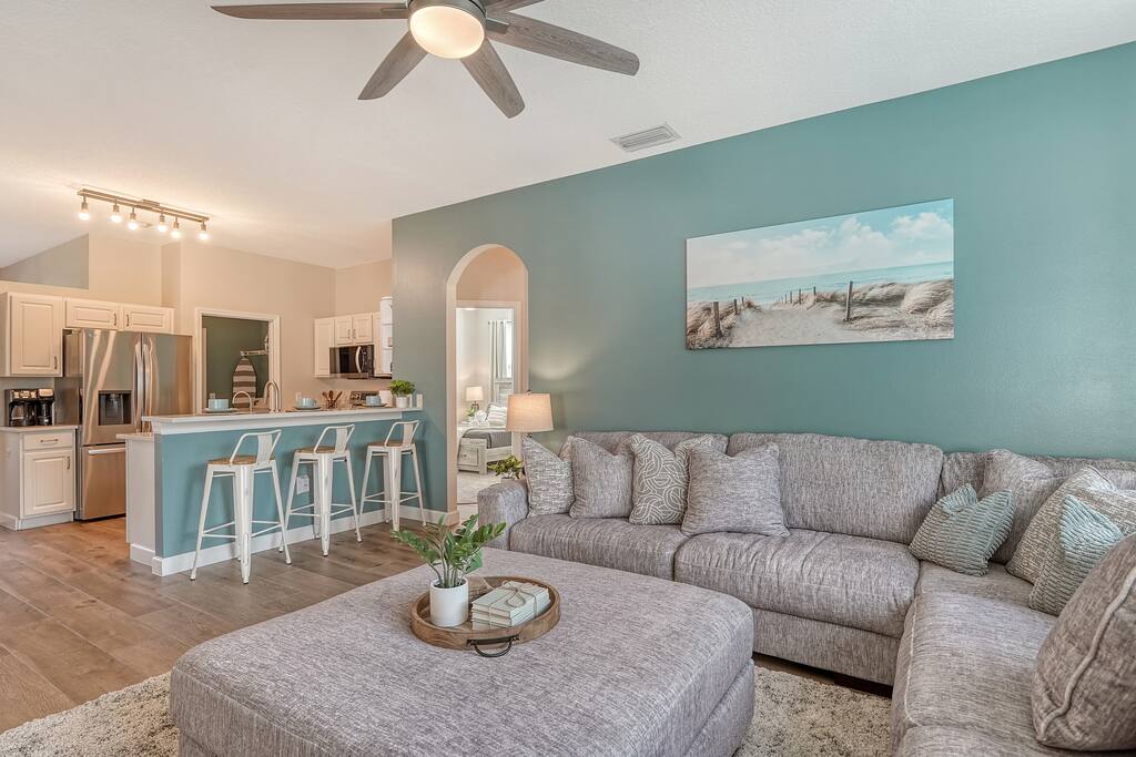 ami-5-miles+lrg-heated-saltwater-pool+dog-friendly/
