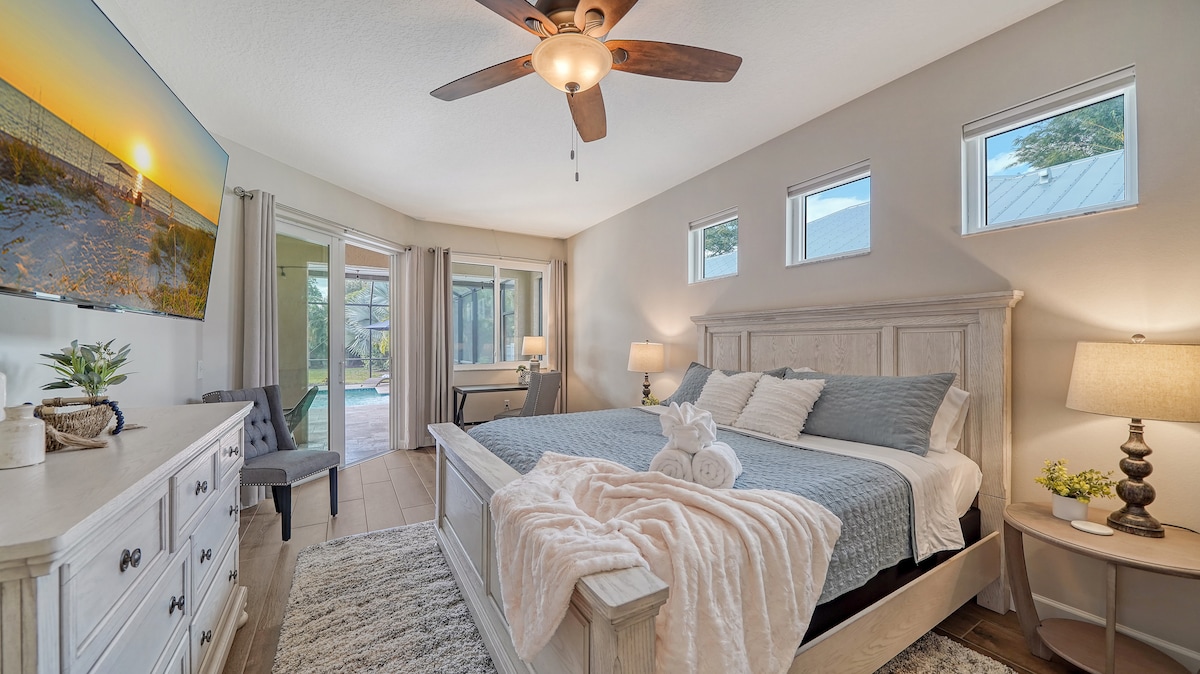 Cozy Outdoor Living+Private Yard+AMI in Mins!