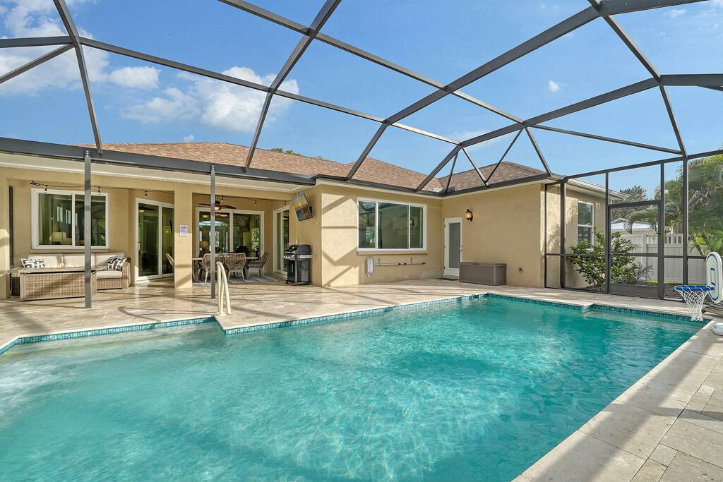 ami-5-miles+lrg-heated-saltwater-pool+dog-friendly/