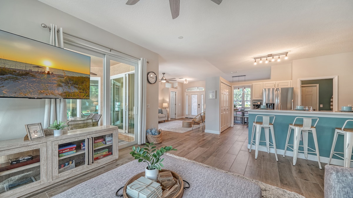 Cozy Outdoor Living+Private Yard+AMI in Mins!