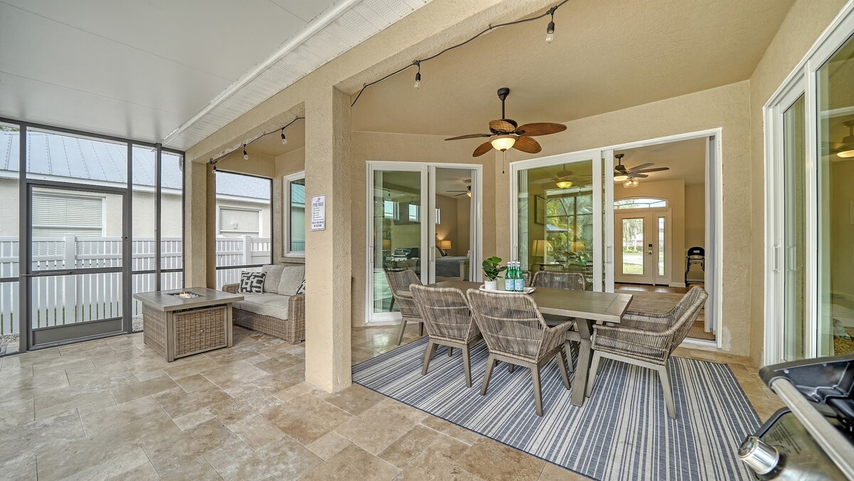 Cozy Outdoor Living+Private Yard+AMI in Mins!