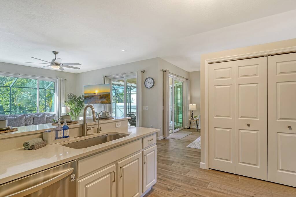 ami-5-miles+lrg-heated-saltwater-pool+dog-friendly/
