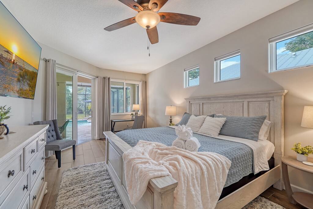 ami-5-miles+lrg-heated-saltwater-pool+dog-friendly/