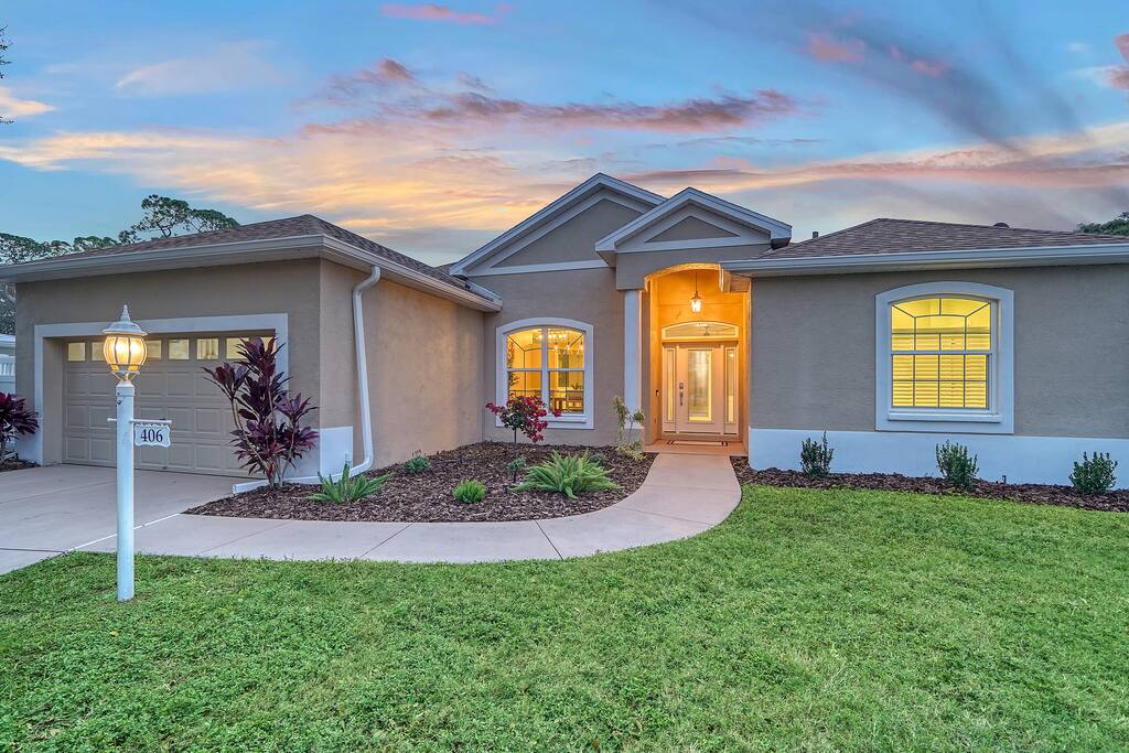 ami-5-miles+lrg-heated-saltwater-pool+dog-friendly/