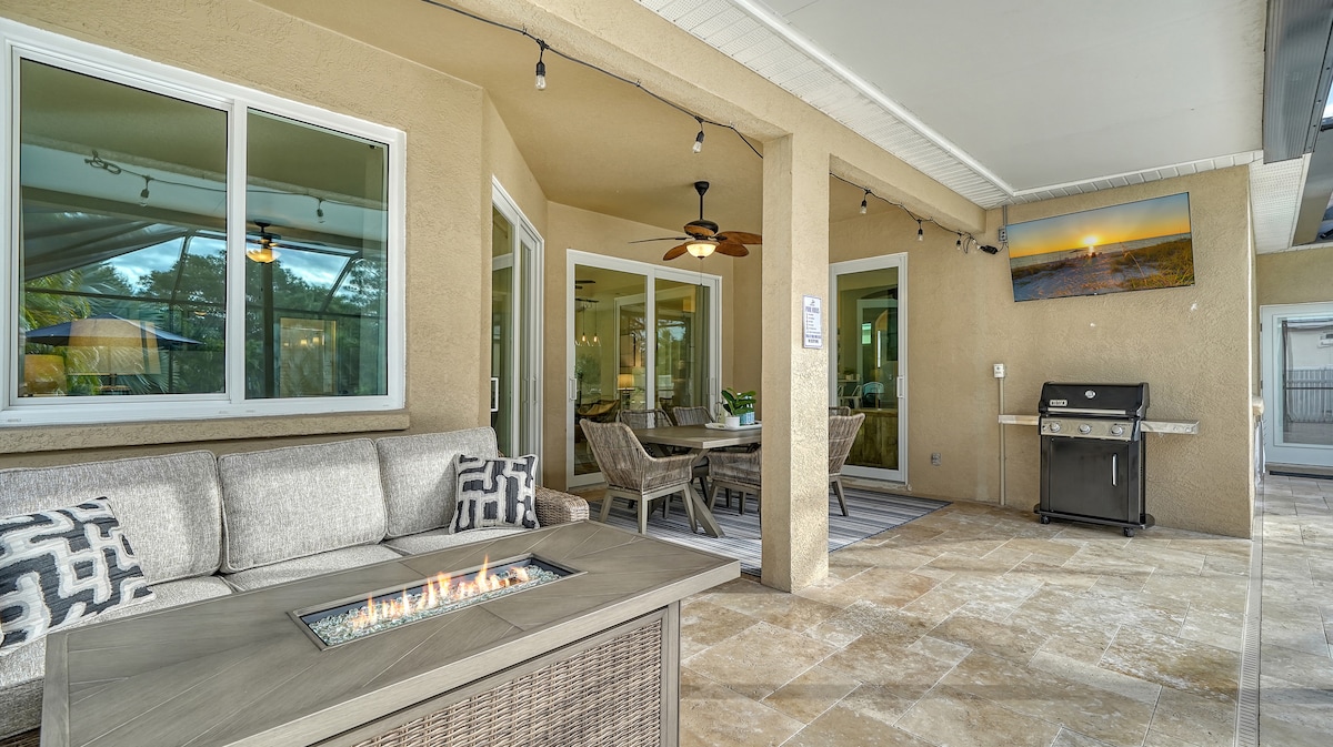Cozy Outdoor Living+Private Yard+AMI in Mins!