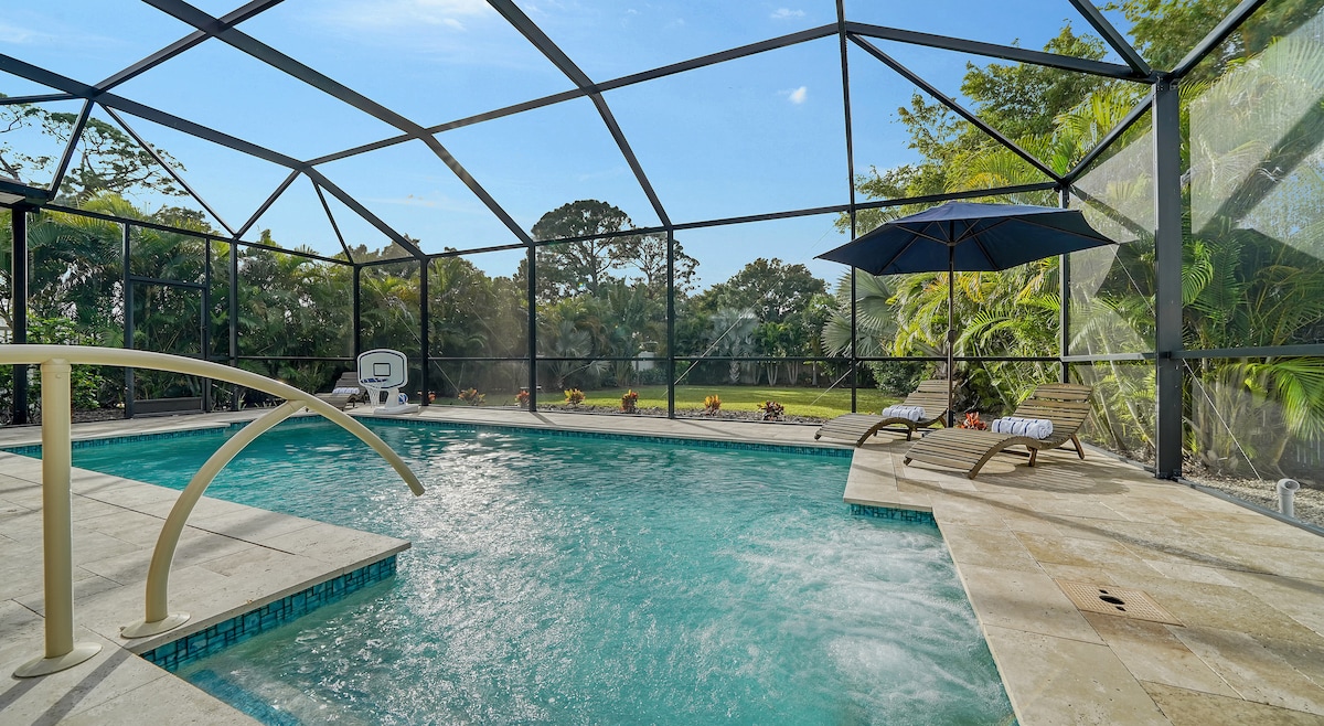 Cozy Outdoor Living+Private Yard+AMI in Mins!