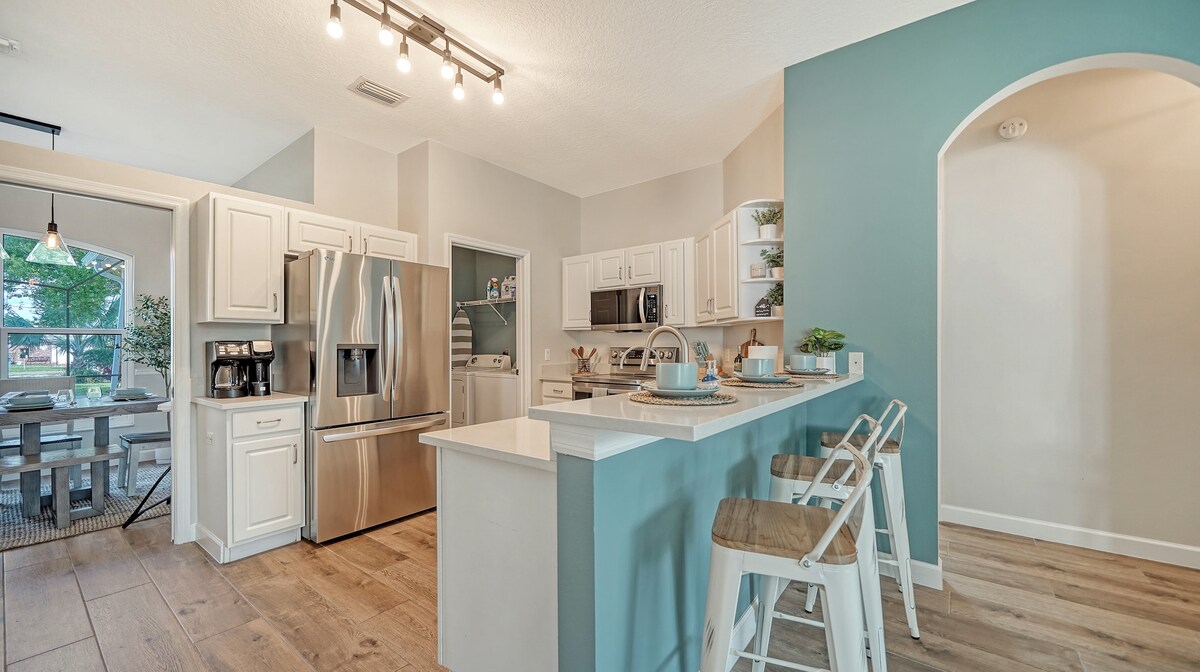 Cozy Outdoor Living+Private Yard+AMI in Mins!