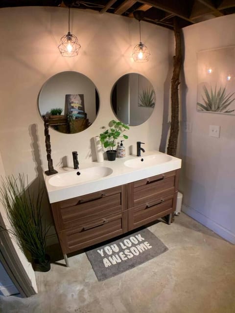 Bohemian 6500sf hot tub ping pong darts sleeps 30