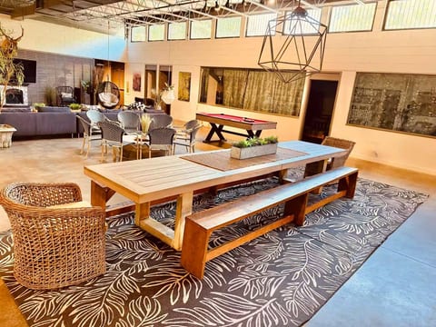 Bohemian 6500sf hot tub ping pong darts sleeps 30
