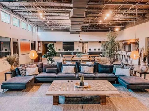 Bohemian 6500sf hot tub ping pong darts sleeps 30