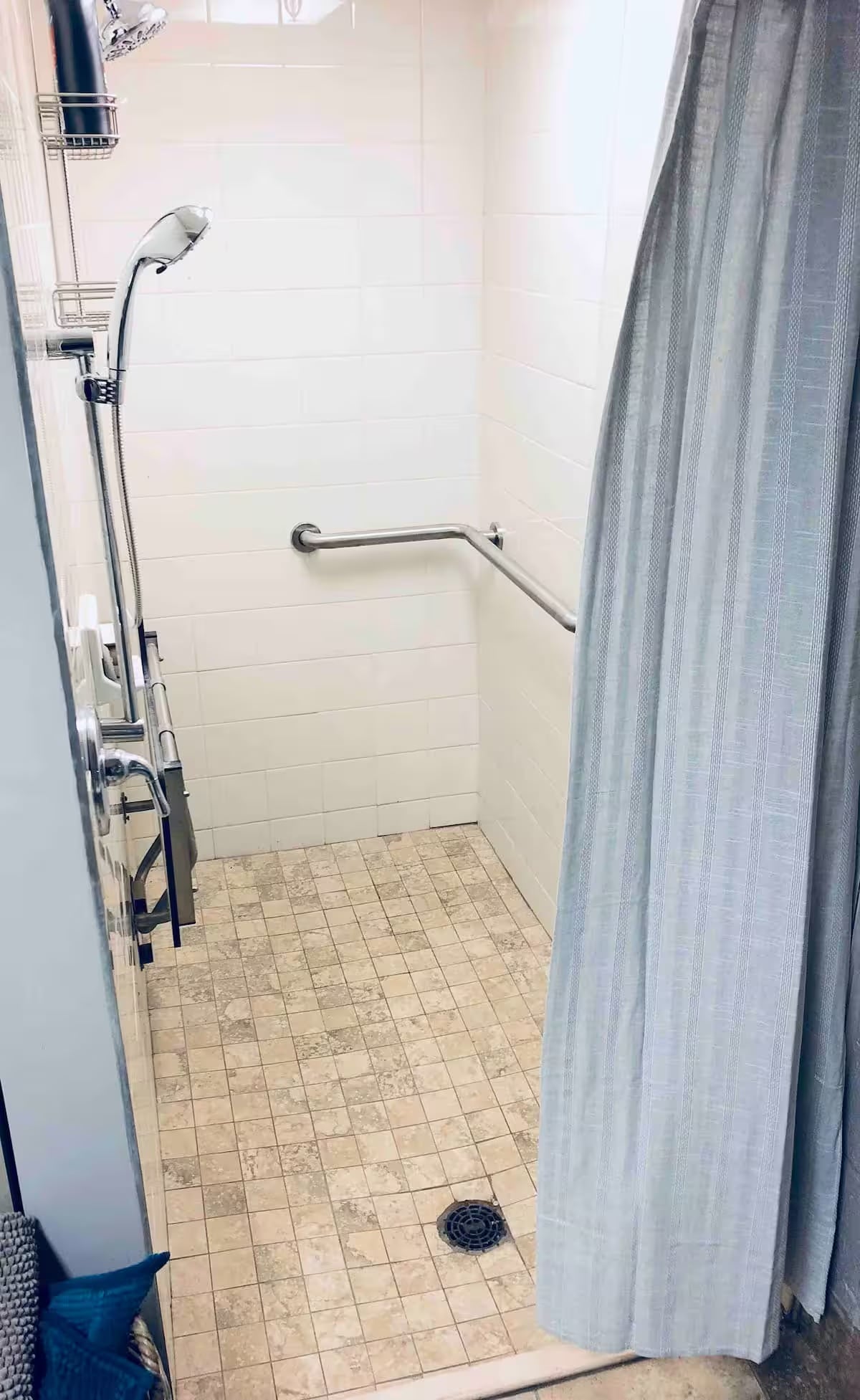 Bohemian 6500sf hot tub ping pong darts sleeps 30 image 11