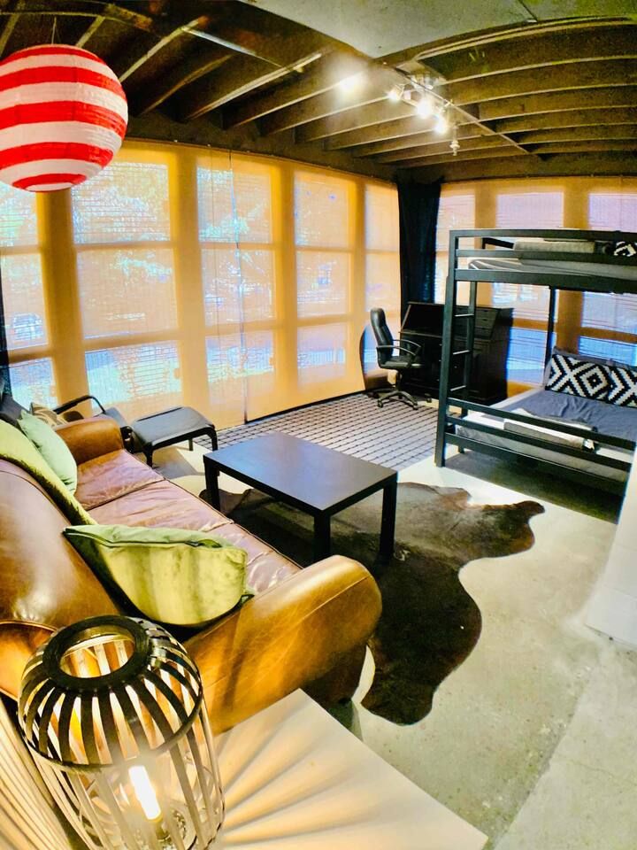 Bohemian 6500sf hot tub ping pong darts sleeps 30