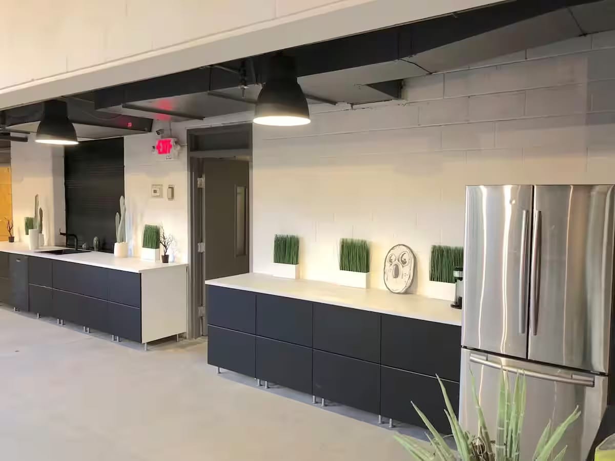 Bohemian 6500sf hot tub ping pong darts sleeps 30 image 15