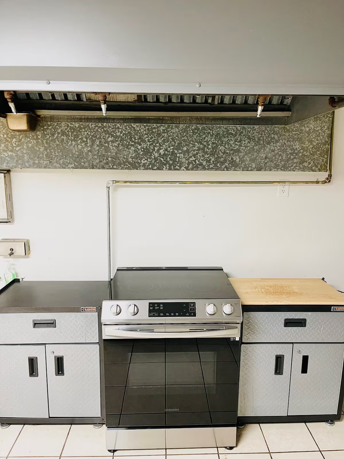 Bohemian 6500sf hot tub ping pong darts sleeps 30 image 100