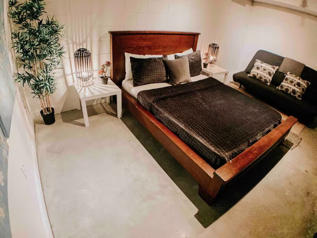 Bohemian 6500sf hot tub ping pong darts sleeps 30 image 27