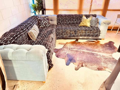 Bohemian 6500sf hot tub ping pong darts sleeps 30