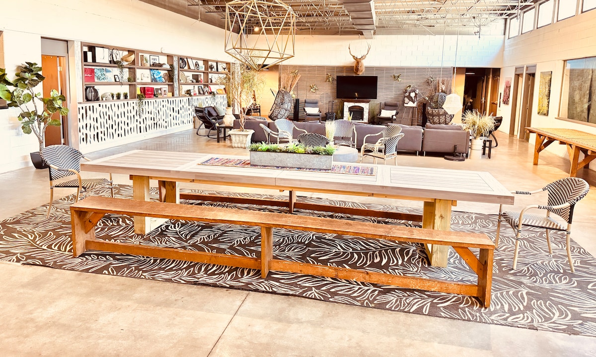 Bohemian 6500sf hot tub ping pong darts sleeps 30 image 103