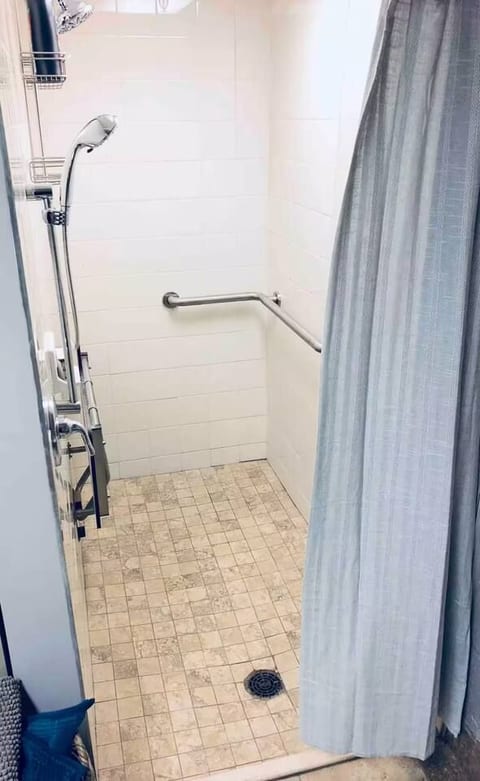 Bohemian 6500sf hot tub ping pong darts sleeps 30