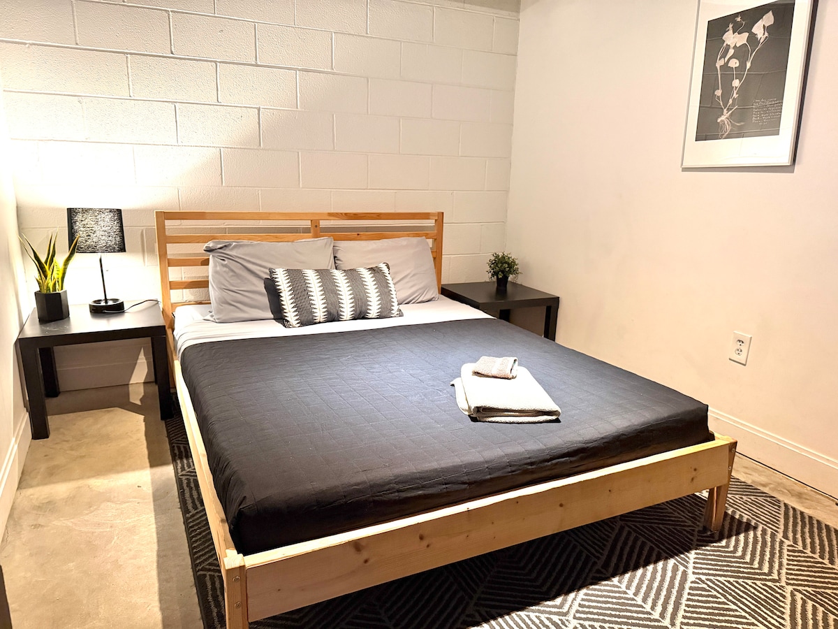 Bohemian 6500sf hot tub ping pong darts sleeps 30 image 106