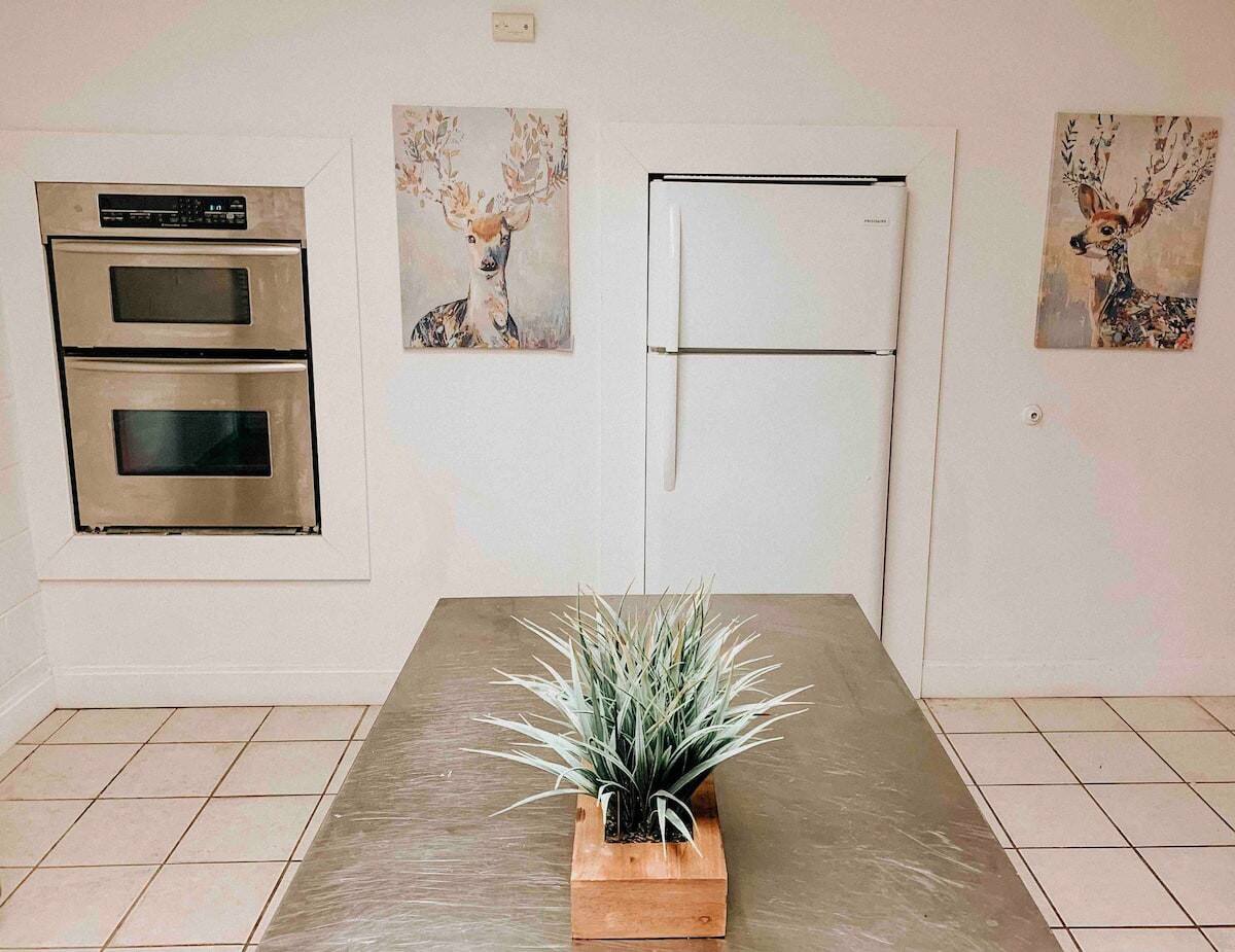 Bohemian 6500sf hot tub ping pong darts sleeps 30 image 94