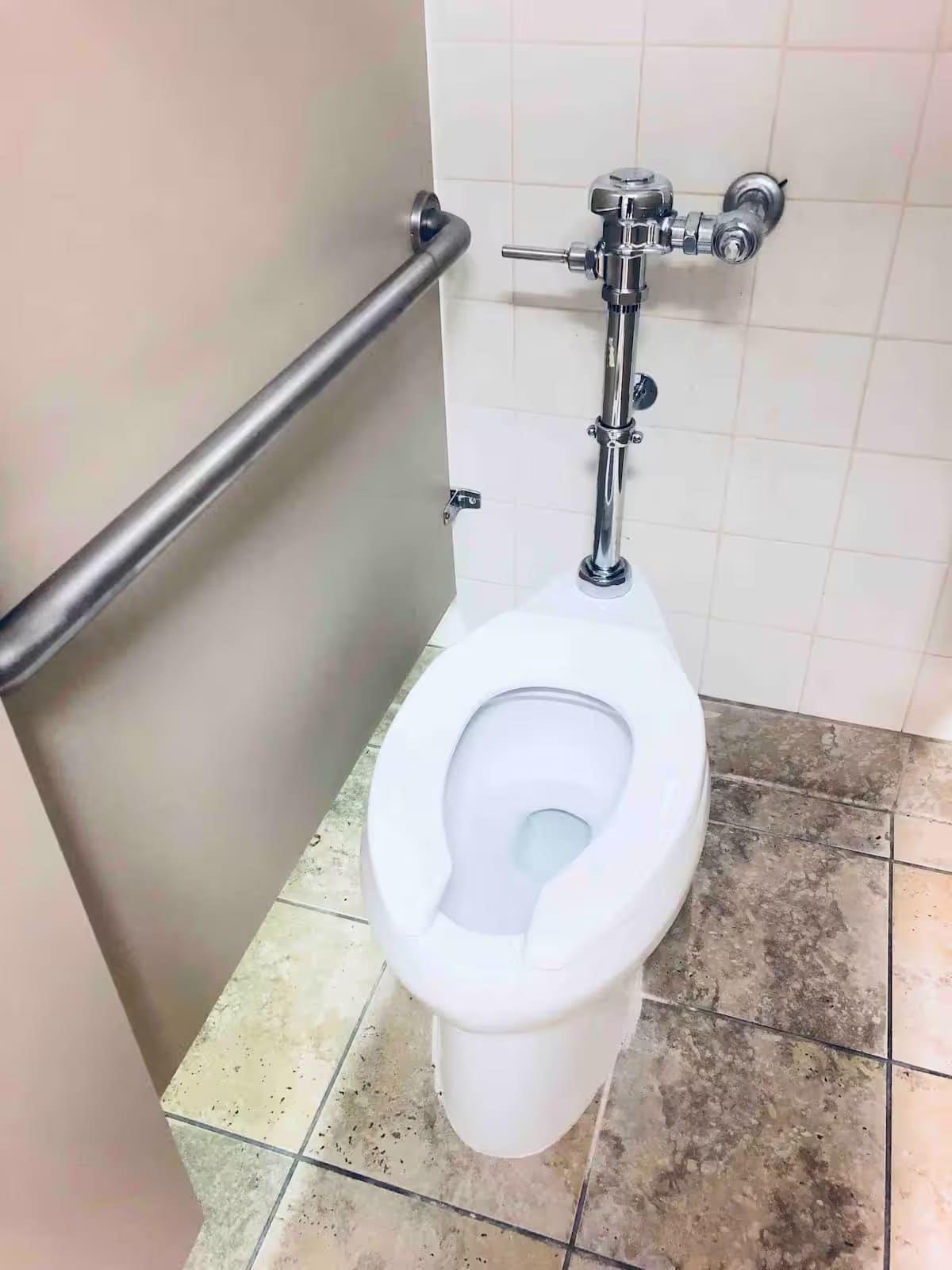 Bohemian 6500sf hot tub ping pong darts sleeps 30 image 18