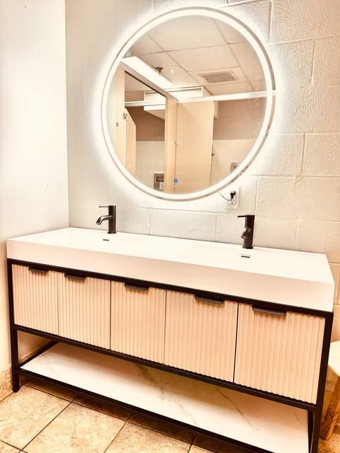 Bohemian 6500sf hot tub ping pong darts sleeps 30