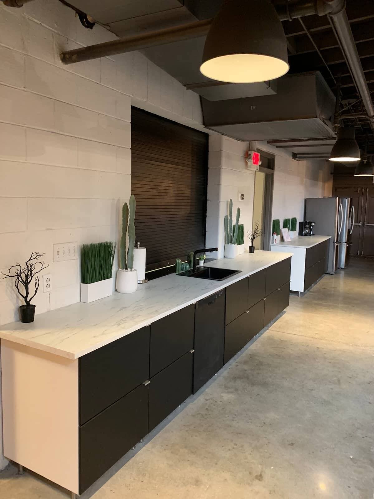 Bohemian 6500sf hot tub ping pong darts sleeps 30 image 85