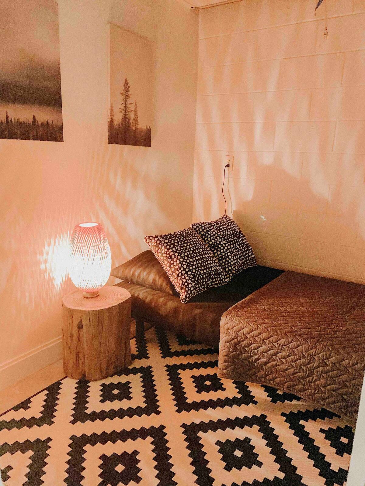 Bohemian 6500sf hot tub ping pong darts sleeps 30 image 26