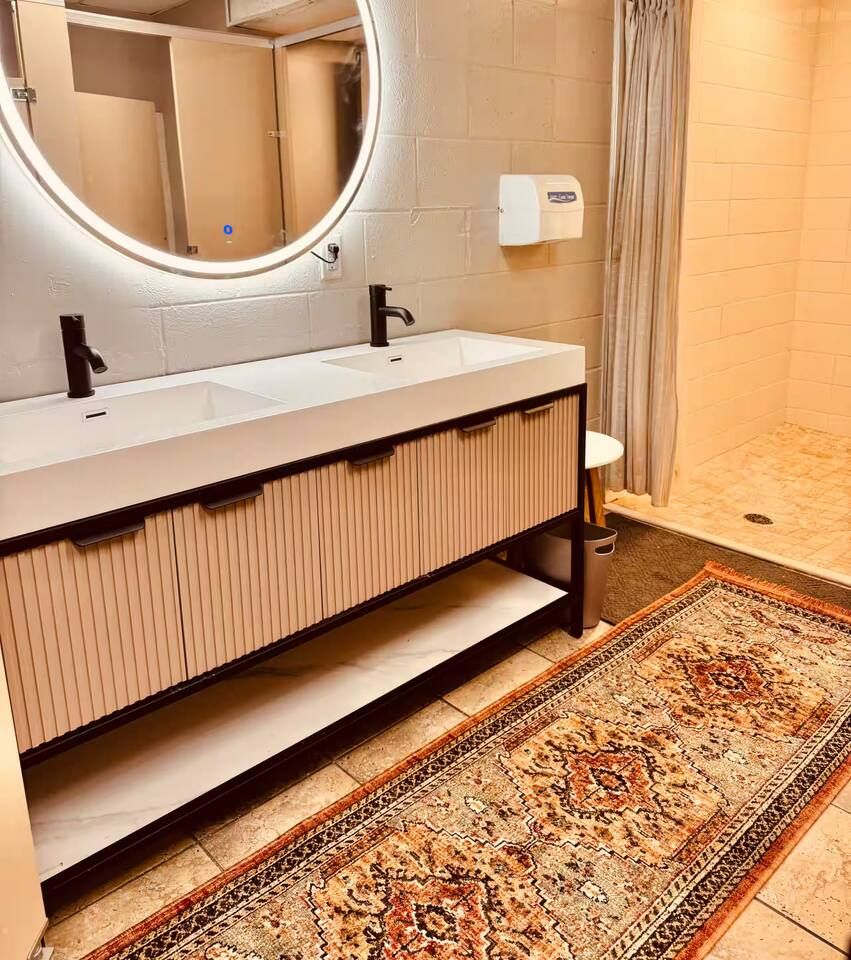 Bohemian 6500sf hot tub ping pong darts sleeps 30