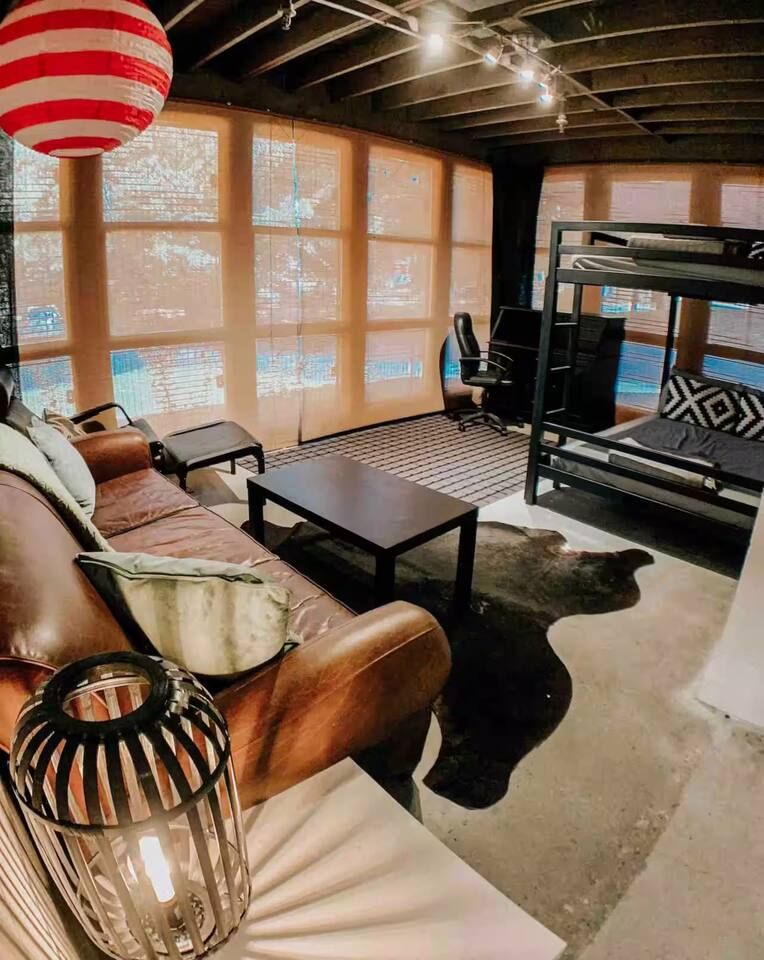 Bohemian Villa 6500sqf Hot Tub Pool Table PingPong