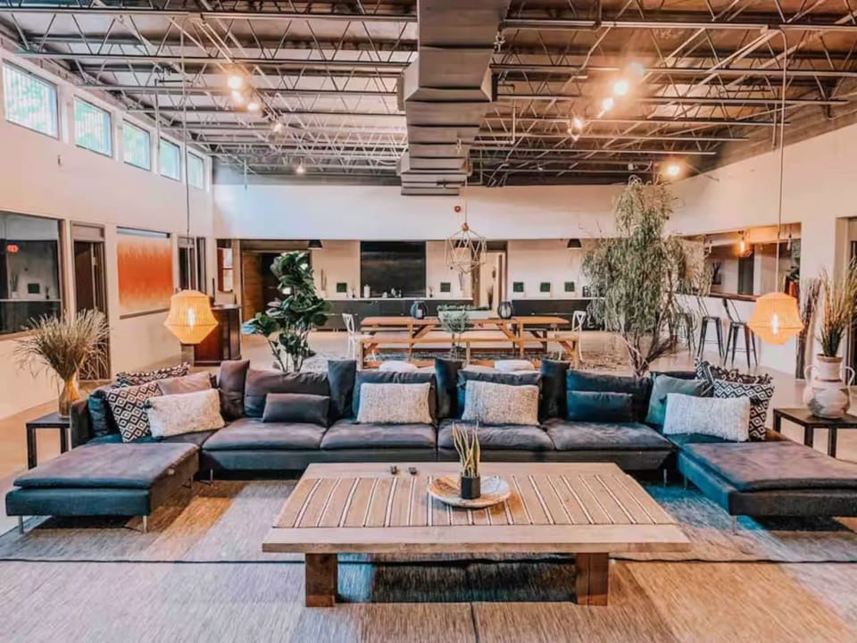Bohemian 6500sf Whirlpool Tischtennis Darts Schlafmöglichkeiten für 30 Personen - Atlanta