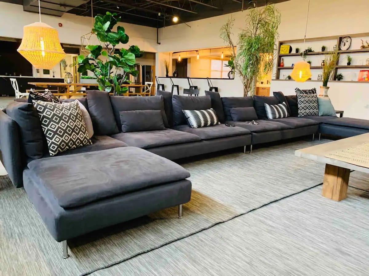 Bohemian 6500sf hot tub ping pong darts sleeps 30 image 102