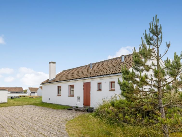 leny-900m-from-the-sea/