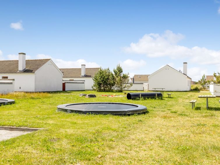 leny-900m-from-the-sea/