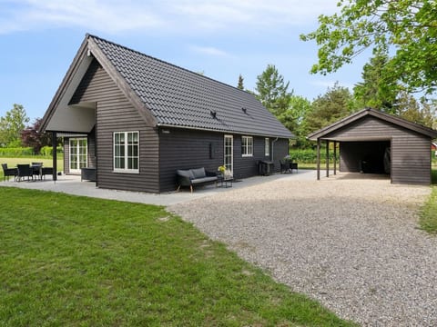 "Emmalina" - 1.3km from the sea